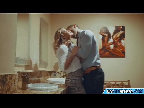 ❤️ Вақте ки як малламуй busty шумо дар як ҳоҷатхона ҷамъиятӣ seduces ️ Видео мақъад дар мо tg.image-kassir.ru ﹏